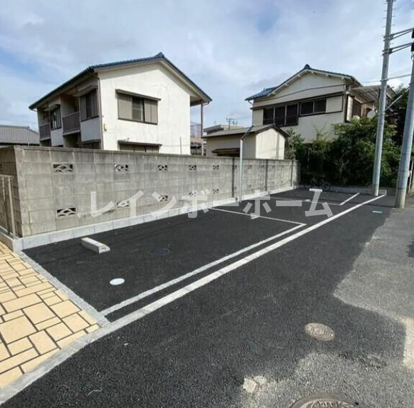 ソレイユ幕張の駐車場