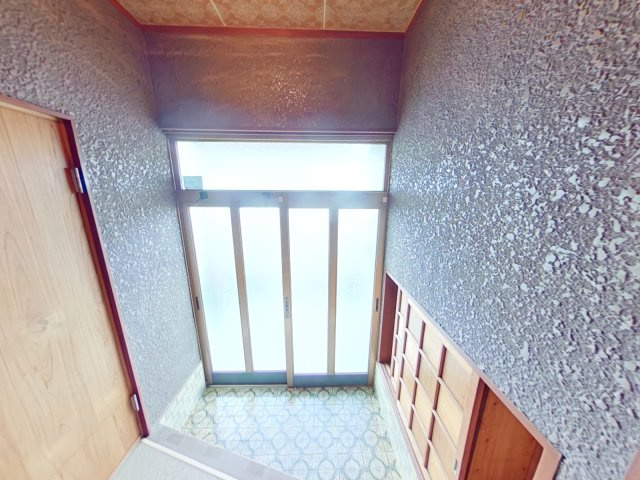 岡山市東区益野町戸建の玄関