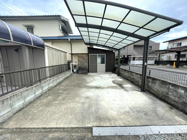 岡山市東区益野町戸建の駐車場
