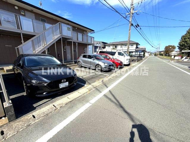 グレースコート B棟の駐車場
