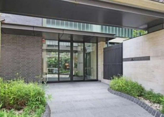 新宿区山吹町の賃貸マンションのエントランス