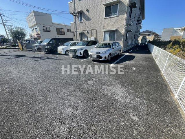 インターフレグラントA棟の駐車場
