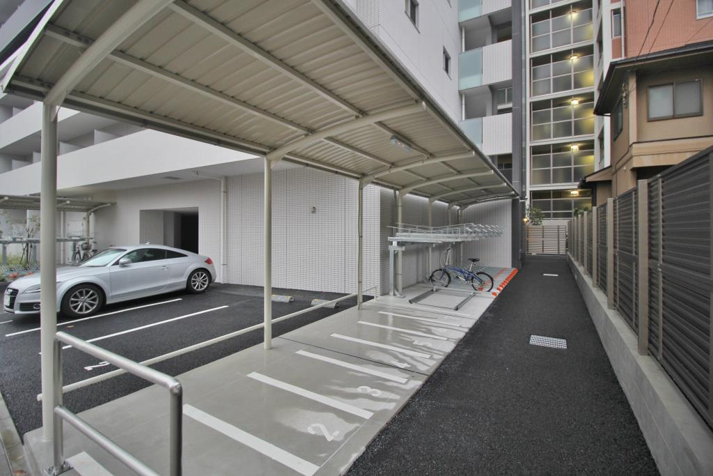 N residence SUMIYOSHIの駐車場
