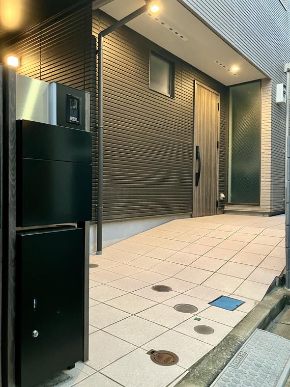 富久町戸建のエントランス|毎日通るエントランスはこのようになっています