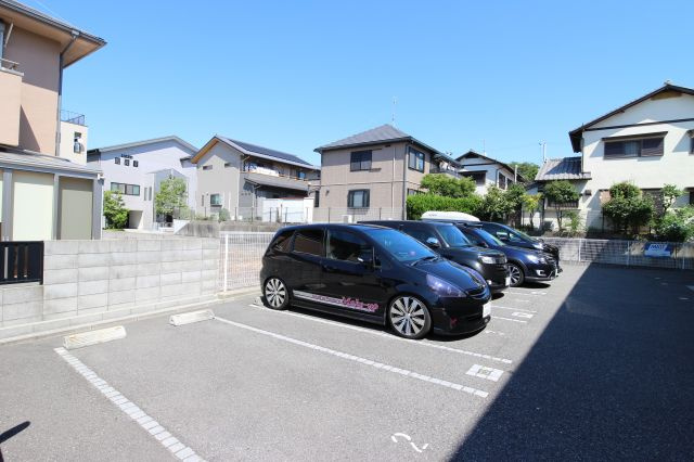 ディアス潤和の駐車場