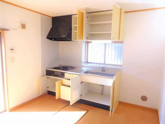 神栖市堀割２丁目の一戸建てのキッチン|収納多数