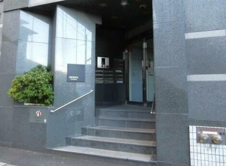 北区滝野川５丁目の賃貸マンションのエントランス