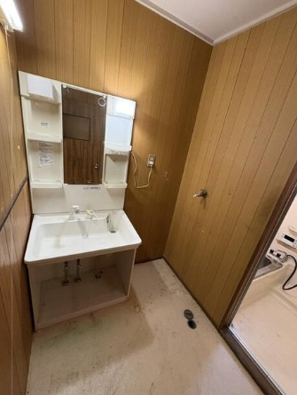 姫路市飾磨区妻鹿の中古一戸建の独立洗面台