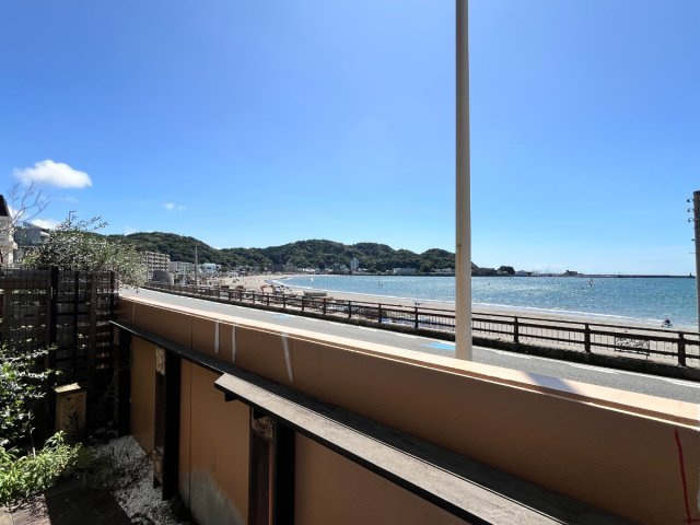 海一望！「ディアコート逗子海岸」　1階　角部屋メゾネットのお部屋の展望|開放感ある眺望