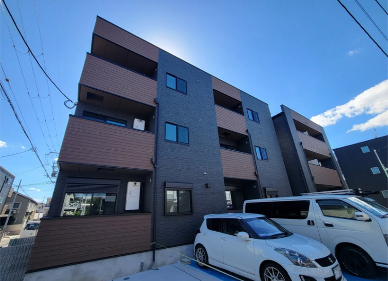 Louis Apartment豊中蛍池イーストの外観