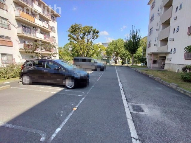 泉北竹城台１丁21号棟の駐車場