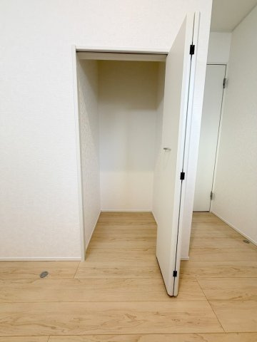 三郷市彦糸1丁目　全7棟　新築戸建　1号棟の収納|洗剤などのストック入れにも便利な洗面脱衣所の収納です