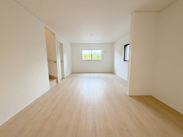 三郷市彦糸1丁目　全7棟　新築戸建　1号棟の居間・リビング|家族団らんで過ごすリビングは18.9帖の広さを確保