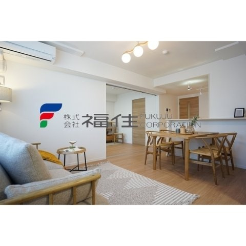 U RESIDENCE東比恵の居間・リビング|募集元掲載のイメージ写真。家具・調度品は設備に含まれません。