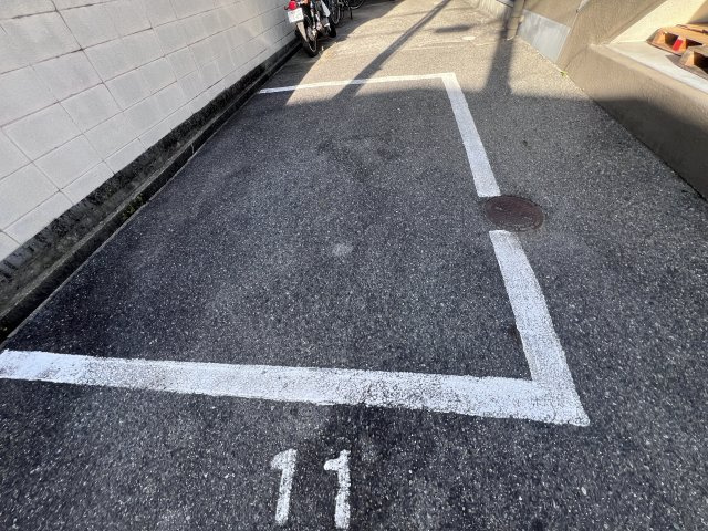 シャトルウッドの駐車場