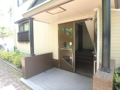 【エントランス】 | 岡田山ハイツＡ棟・Ｂ棟 | 毎日通るエントランスはこのようになっています