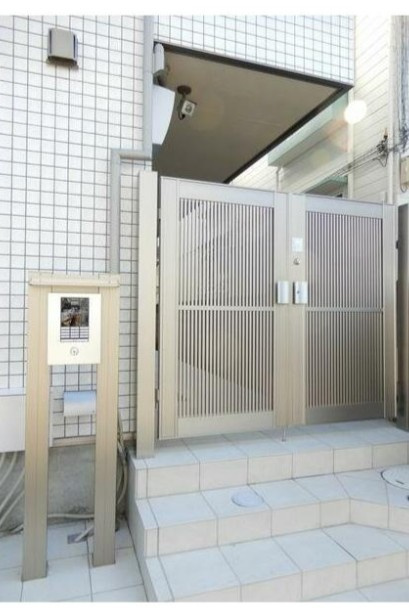 セラ　ファーストのエントランス
