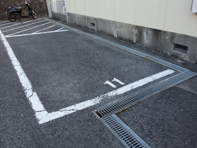 セジュール本多聞の駐車場
