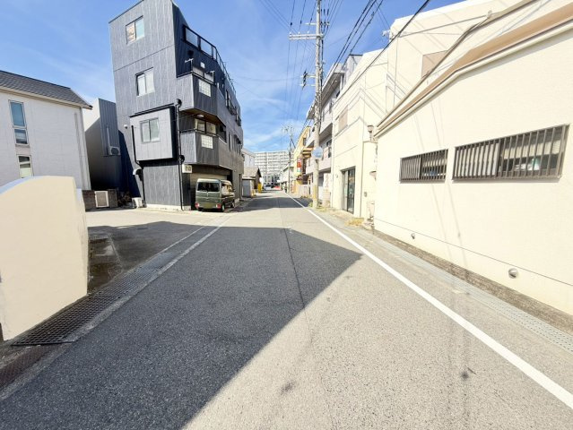泉佐野市羽倉崎上町2丁目　中古戸建の前面道路含む現地写真