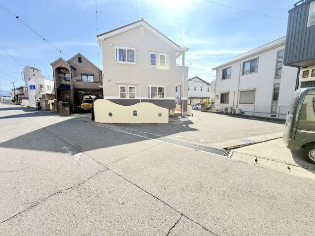 泉佐野市羽倉崎上町2丁目　中古戸建の前面道路含む現地写真
