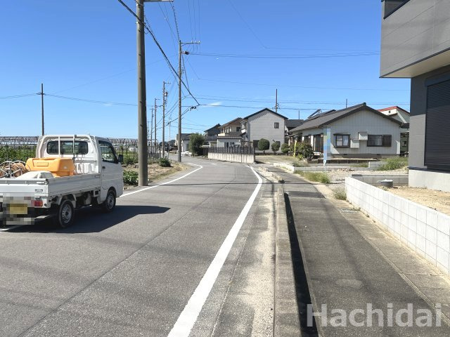 碧南市池下町　新築戸建＜2号棟＞の前面道路含む現地写真