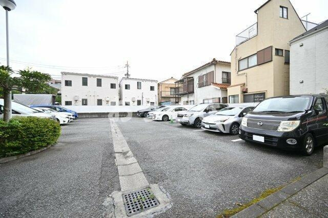 ダイヤモンドメゾン平井の駐車場