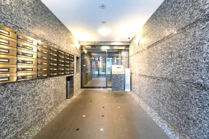 ルーブル中野坂上参番館のエントランス