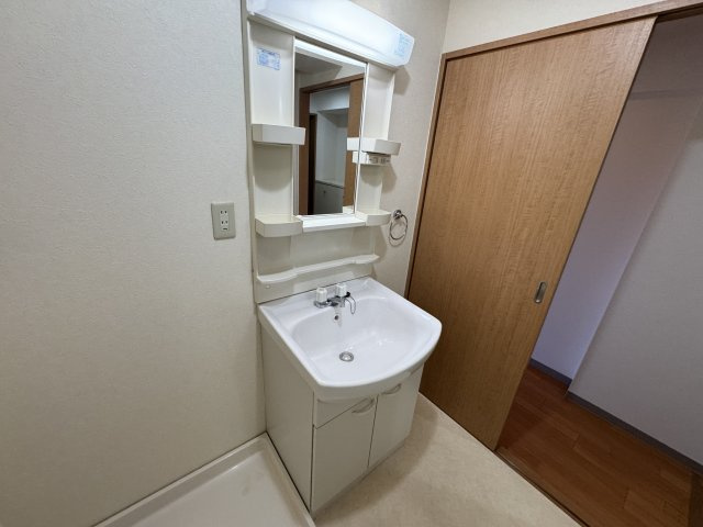 スクエアの独立洗面台