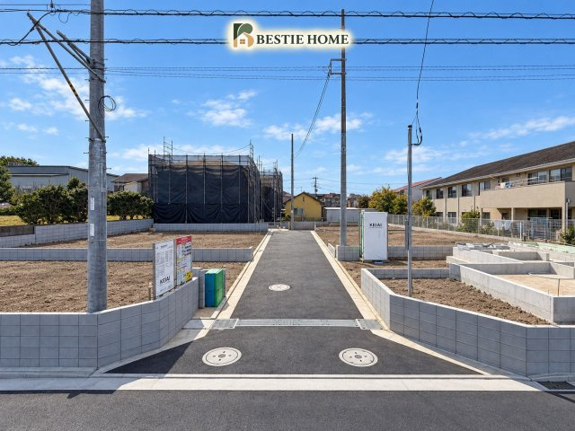 ■BESTie100■東山田歩11分♪LDK21.9帖♪駐車2台♪吹抜け♪床暖房の前面道路含む現地写真|外観は落ち着いています