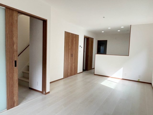 小曽根張4丁目 新築戸建の居間・リビング