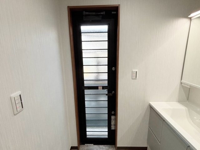 小曽根張4丁目 新築戸建の玄関