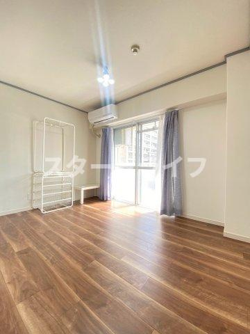 大阪市淀川区三国本町２丁目の賃貸マンションの居間・リビング