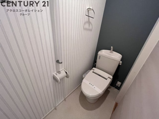 温水洗浄便座付きのトイレです♪