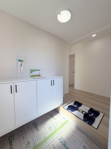 島内　中古住宅の玄関