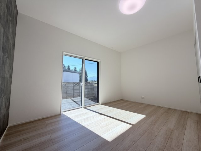 島内　中古住宅の洋室