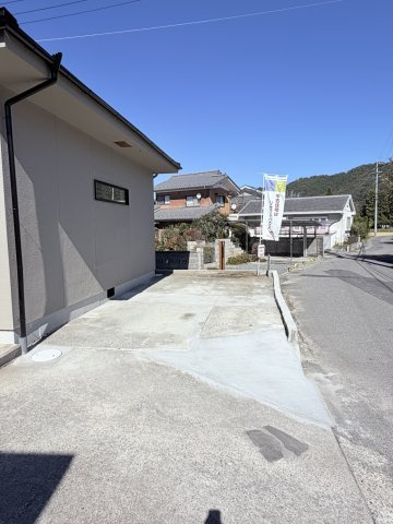 島内　中古住宅の駐車場