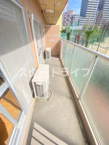 大阪市淀川区宮原４丁目の賃貸マンションのバルコニー