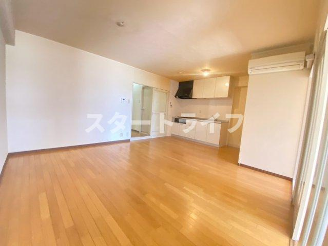 大阪市淀川区宮原４丁目の賃貸マンションの居間・リビング