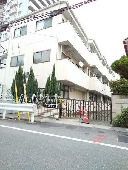 シャルマン谷塚駅前の外観