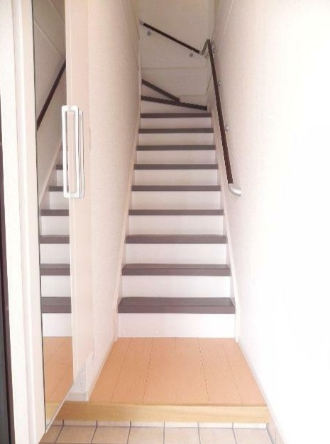 我孫子市本町１丁目のアパートの玄関