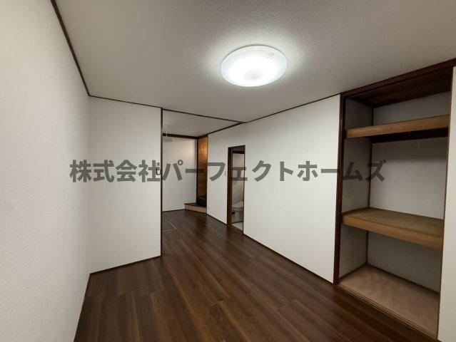 長尾家具町2丁目戸建　賃貸の内装|明るい色調の室内です