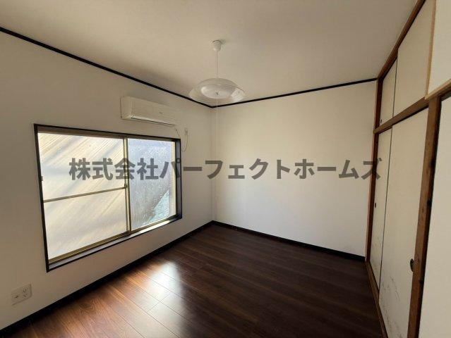 長尾家具町2丁目戸建　賃貸の洋室|落ち着いた色調の洋室です