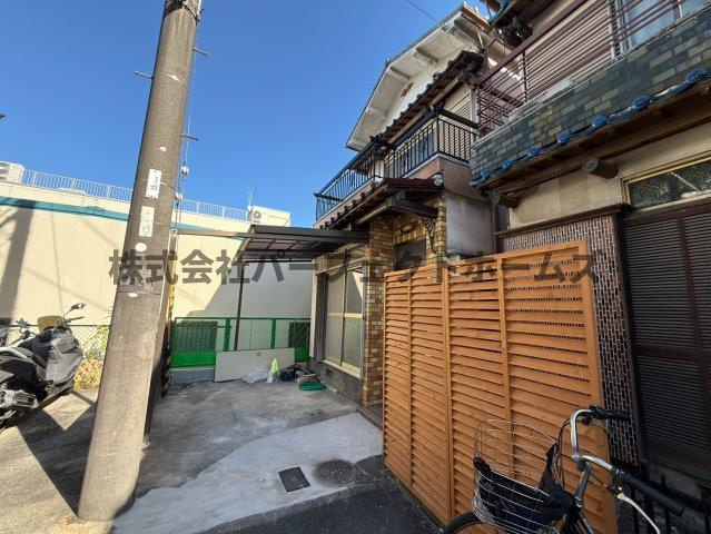 長尾家具町2丁目戸建　賃貸の駐車場|駐車場があります