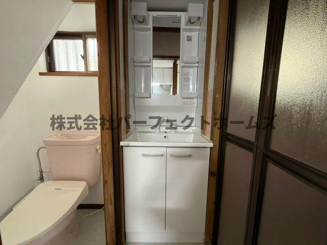 長尾家具町2丁目戸建　賃貸の独立洗面台|独立洗面台、小物を置くことができて便利です