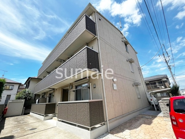 ポロニアガーデンの外観|3階建てのアパート！