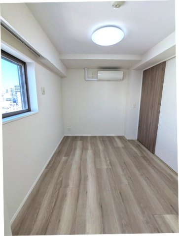 Urbanex秋葉原EASTⅡの設備|6帖洋室、ウォークインクローゼット、窓からスカイツリー見えます