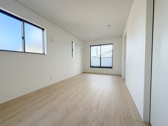 三郷市彦糸1丁目　全7棟　新築戸建　2号棟の洋室|子供の成長に部屋を分けられる可変タイプのお部屋