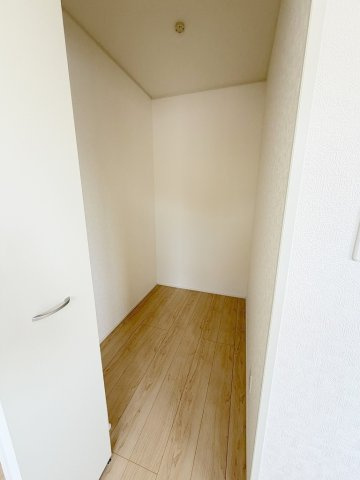 三郷市彦糸1丁目　全7棟　新築戸建　2号棟の収納|季節物の大物家電の収納にも便利なウォークインクローゼット
