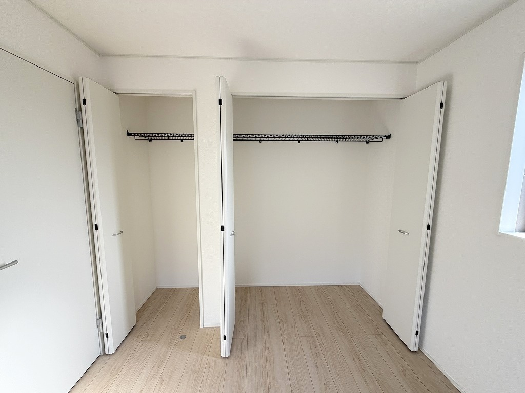 三郷市彦糸1丁目　全7棟　新築戸建　2号棟の収納|各居室に収納完備でお部屋がスッキリ片付きます