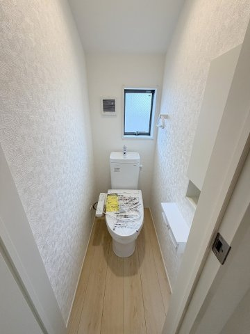 三郷市彦糸1丁目　全7棟　新築戸建　2号棟のトイレ|2階のトイレです